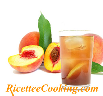 Sangria bianca alle pesche noci